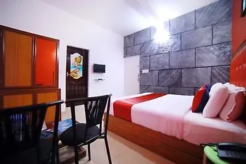מונאר Oyo 8653 Achus Inn